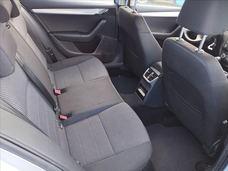 Škoda Octavia 1,2 TSI 77kW Elegance Combi - fotka 9 z 16