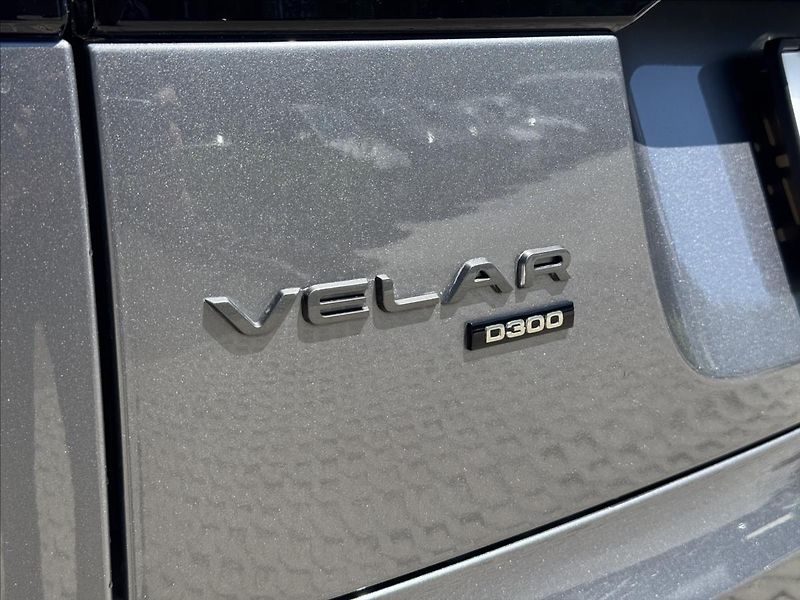 Land Rover Range Rover Velar 3,0 D300 R-DYNAMIC SE AWD DPH - fotka 33 z 36