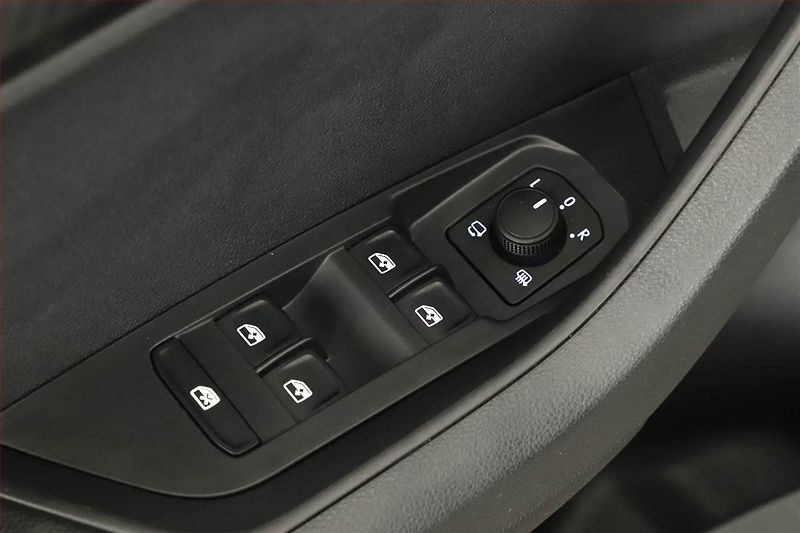 Škoda Karoq (2025) 1.5 TSI, SPORTLINE, AUTOMAT - fotka 10 z 17