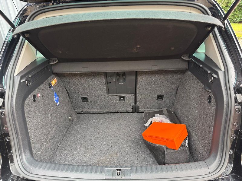 Volkswagen Tiguan 2,0 TDI /4x4/ SPORT / servis.k - fotka 15 z 32