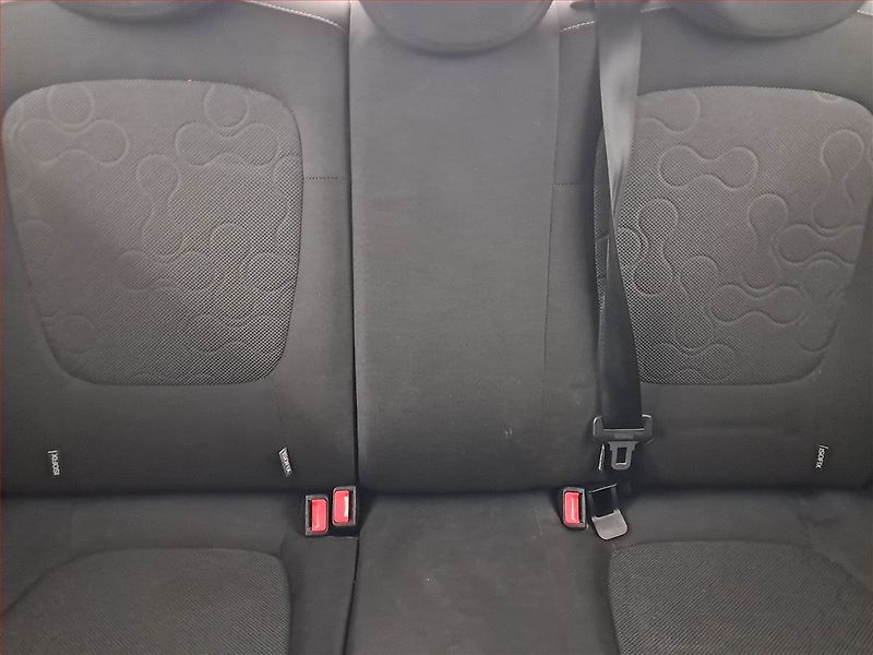 Hyundai i20 (2011) 1.2, v provozu - fotka 10 z 15