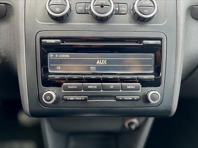 Volkswagen Touran 1,6 TDi / KLIMA / 7MÍST / DSG - fotka 32 z 39