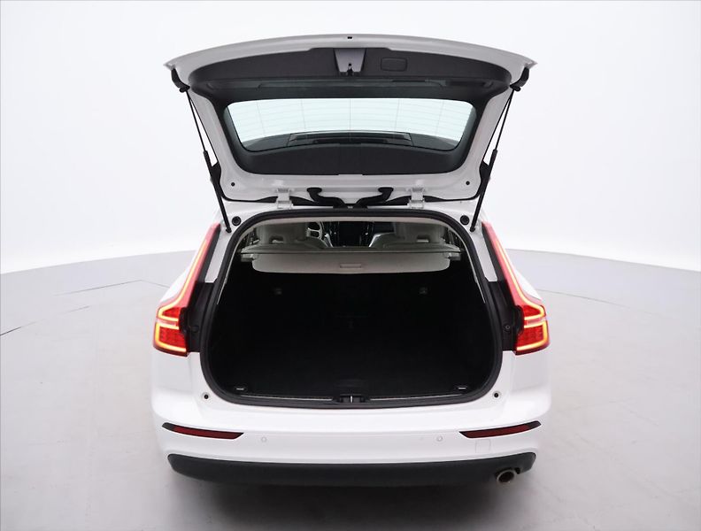 Volvo V60 2,0 D3 110kW Drive-E Momentum - fotka 9 z 30