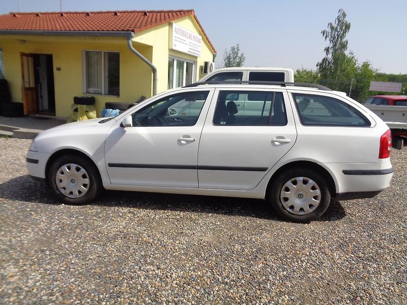Škoda Octavia 1,6 MPI - fotka 4 z 15