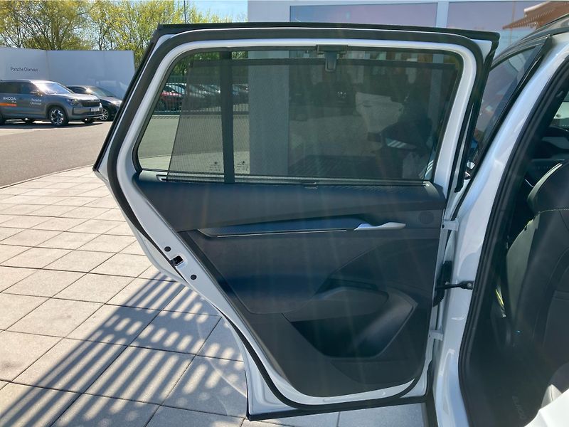 Škoda Elroq 85x vRS 250 kW 84 kWh - fotka 26 z 30
