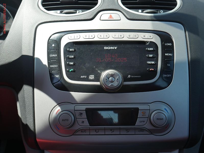 Ford Focus (2008) 1.6 i, ČR, xenon, autoAC - fotka 11 z 17