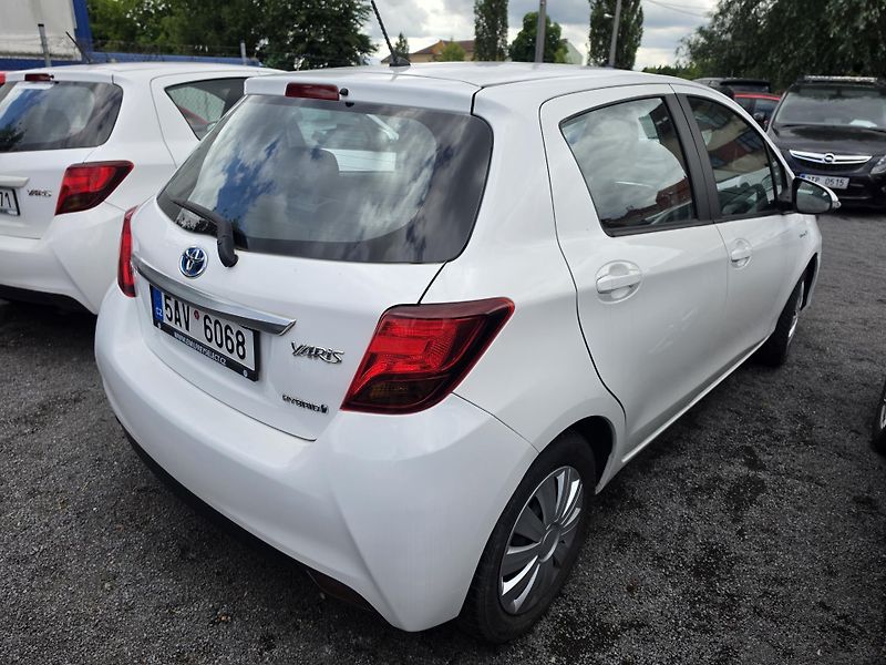 Toyota Yaris 1.5 Hybrid Automat  - fotka 4 z 16