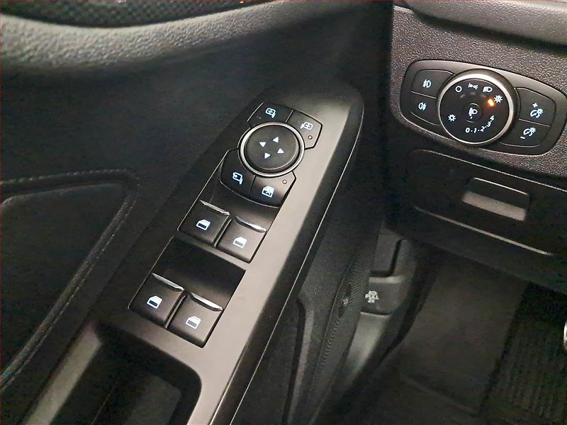 Ford Focus (2018) ST-Line 1.0 EcoBoost - fotka 21 z 22