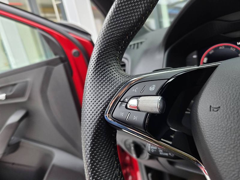 Škoda Karoq Sportline 1.5 TSI DSG tažné - fotka 19 z 45