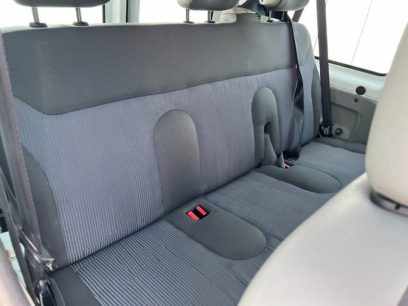 Opel Vivaro (2007) 2.5CDTi 107kW 9míst! Tažné! - fotka 17 z 20