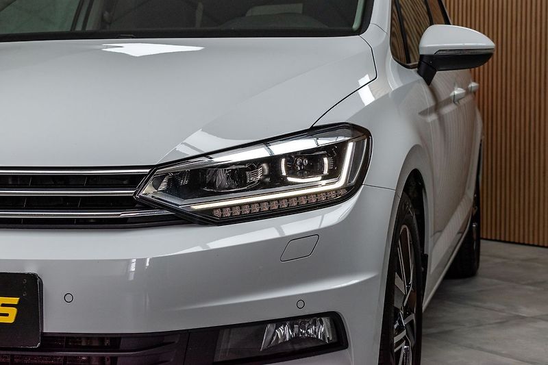 Volkswagen Touran 1.5 TSI TAŽNÉ*7.MÍST*DPH*ČR 1M - fotka 39 z 46