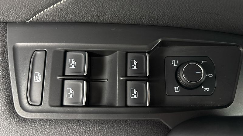 Volkswagen Tiguan Allspace 2.0 TDI DSG 4MOTION R-Line - fotka 23 z 30