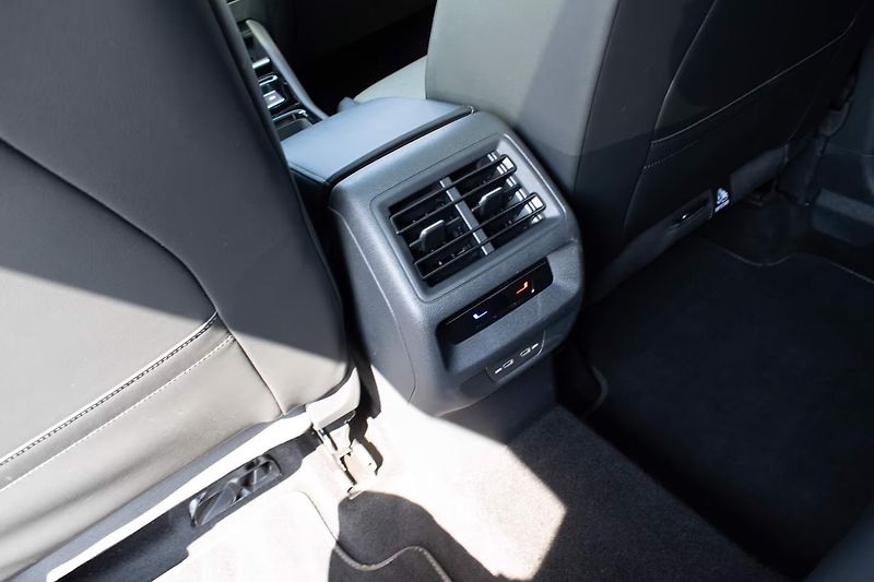 Volkswagen Tayron TSI 195kW 4M R-Line Kůže HuD - fotka 14 z 19