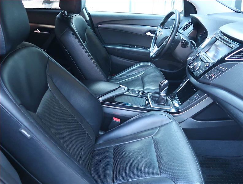 Hyundai i40 (2013) 1.7 CRDi, Navi, Xenony - fotka 9 z 17