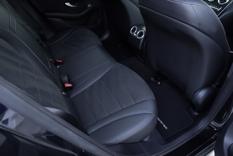 Mercedes-Benz GLC (2019) 300 4MATIC AMG - fotka 30 z 32