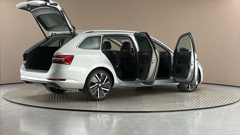 Škoda Superb 2.0 TSI DSG Style Combi - fotka 6 z 30