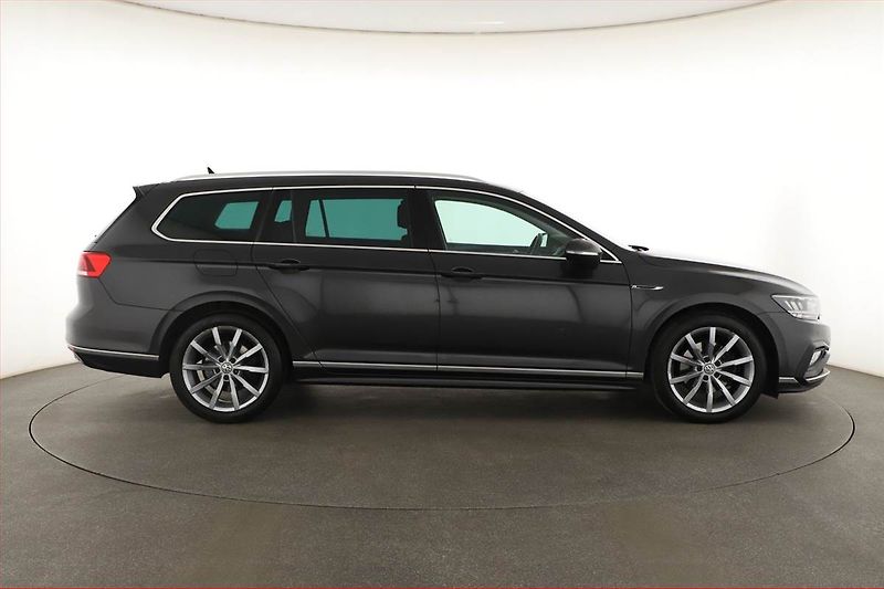 Volkswagen Passat (2020) R-Line 2.0 TDI - fotka 6 z 20
