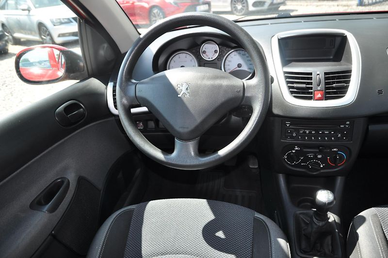Peugeot 206 + 1.1i 44kW 5dv. Klima - fotka 5 z 12