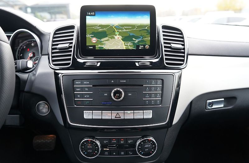Mercedes-Benz GLS 350d 4Matic, ČR, 7 míst - fotka 45 z 50