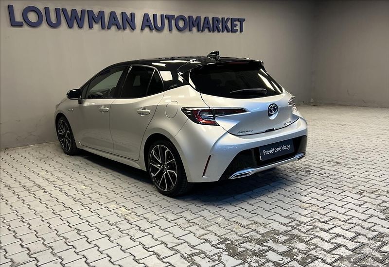 Toyota Corolla 2,0 Hybrid AT SELECTION - fotka 16 z 17
