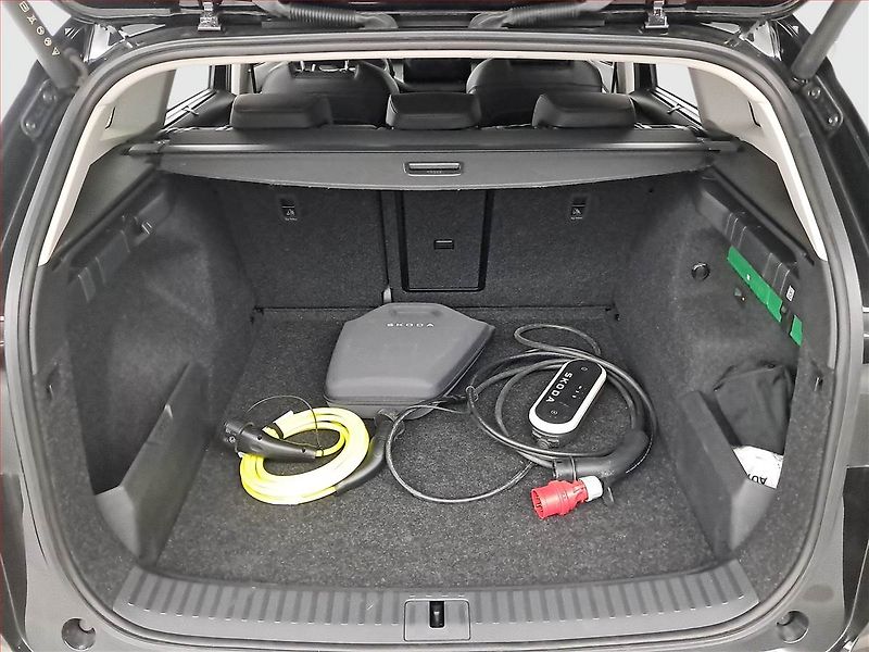 Škoda Enyaq (2025) 85x (82 kWh), SoH 100% - fotka 16 z 26