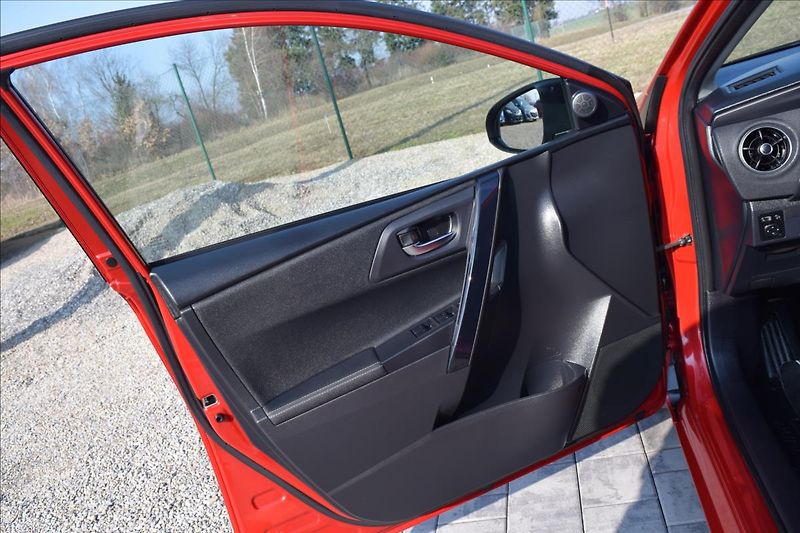 Toyota Auris 1,2 i 85KW XENONY AUTOMAT ALU - fotka 27 z 55