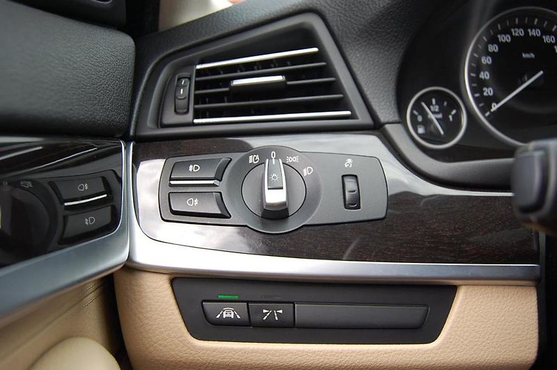 BMW Řada 5 (2014) 535d xDrive, 230 kW - fotka 30 z 48