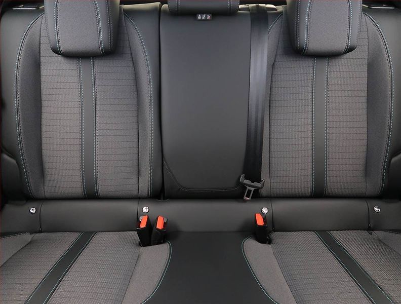 Peugeot 2008 (2022) Allure 1.2 PureTech, Automat - fotka 10 z 25