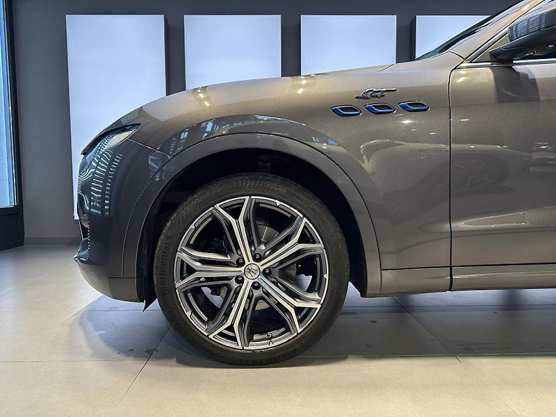 Maserati Levante (2021) GT 330HP Zegna Interior - fotka 4 z 18