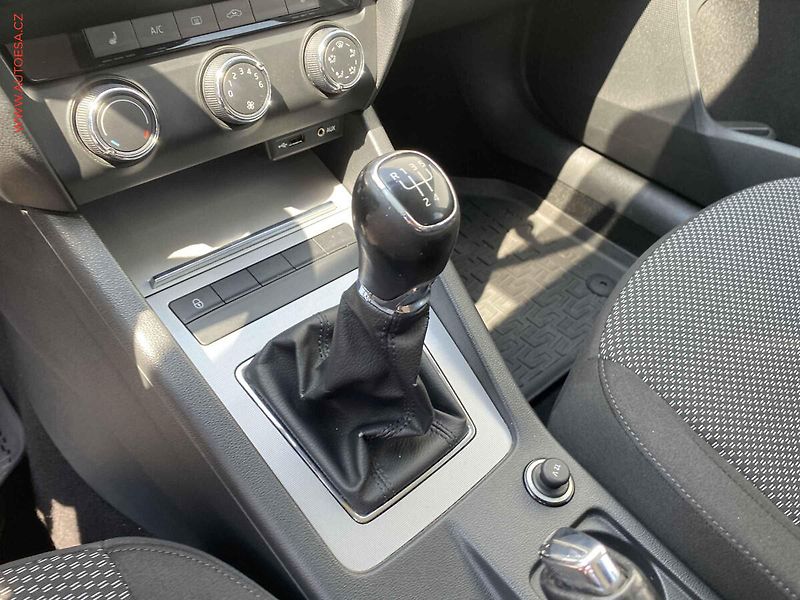 Škoda Octavia (2015) 1.6 TDI, ČR, AC, temp - fotka 16 z 16