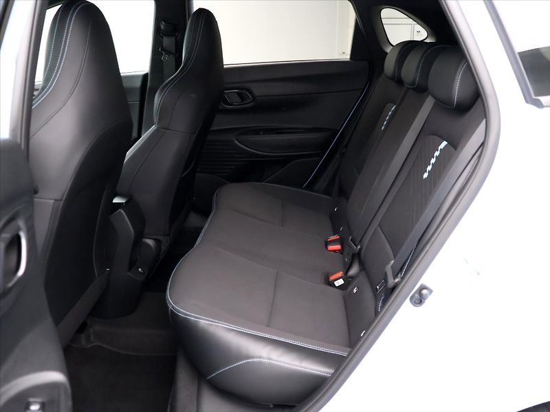 Hyundai i20 1.6 T-GDI 150kW LED CZ Aut.kli - fotka 13 z 32