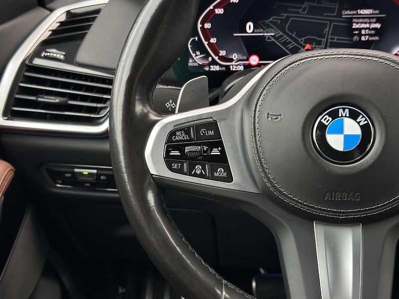 BMW X5 xDrive30d M-Sport - fotka 11 z 27