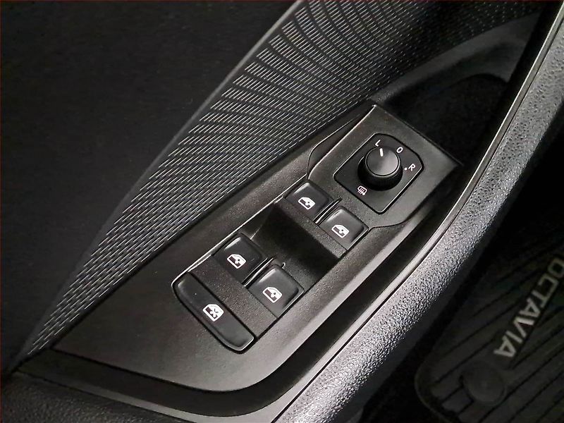 Škoda Octavia (2020) Ambition 1.5 TSI, Serv.kniha - fotka 20 z 21