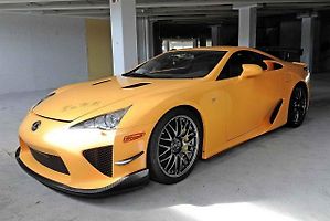 Jeden z 50 vyrobených kusů Lexusu LFA Nürburgring Edition je na prodej