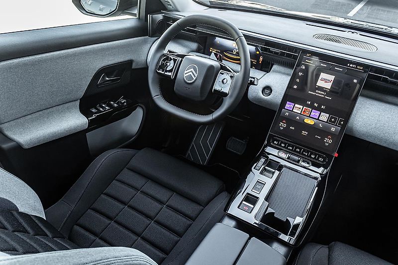 Citroën C5 Aircross (2026) 1,2 YOU Hybrid 145k Aut.+ZIMA - fotka 9 z 18