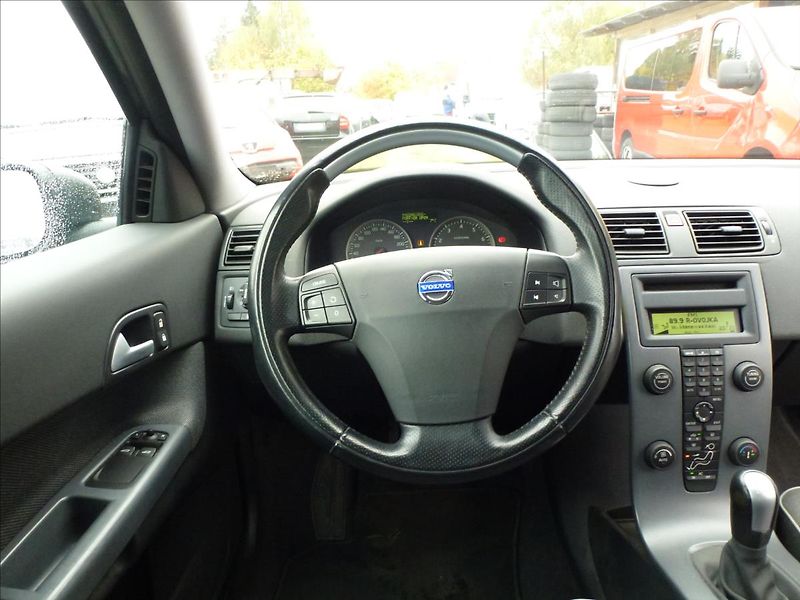 Volvo C30 2,0 i 16V Titanium Grey - fotka 36 z 62