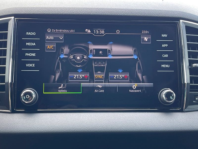 Škoda Karoq (2022) 1.5 TSI 110kW DSG Style Plus - fotka 19 z 34