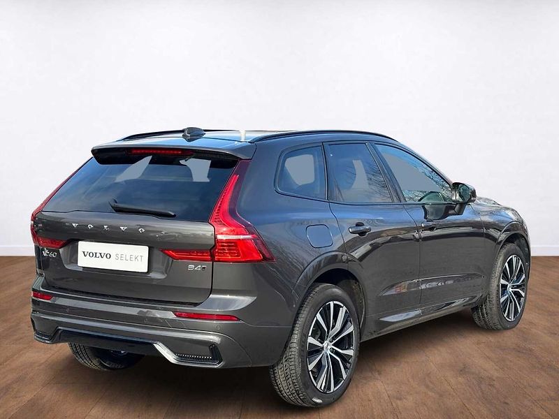 Volvo XC60 Plus B4 AWD Light paket - fotka 5 z 23