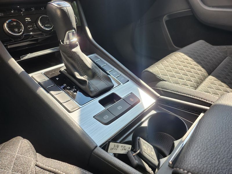 Škoda Superb Ambition 2.0 TDI 110 kW DSG Co - fotka 19 z 25