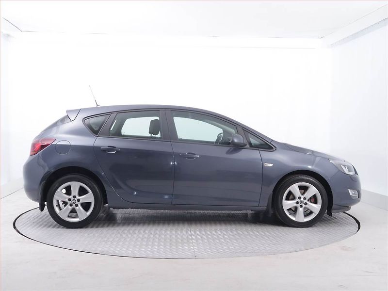 Opel Astra (2010) 1.6 16V, po STK, jezdí dobře - fotka 6 z 18