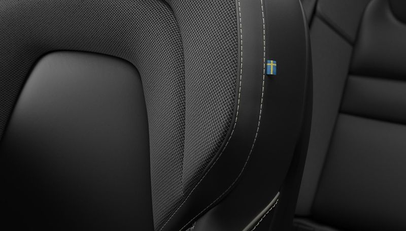 Volvo V60 (2026) B4 PLUS DARK AUT - fotka 3 z 20