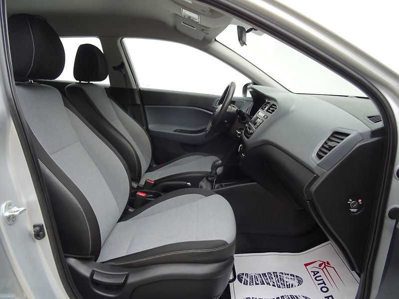 Hyundai i20 (2015) 1.2i,1majČR,s.kniha,klima - fotka 12 z 22