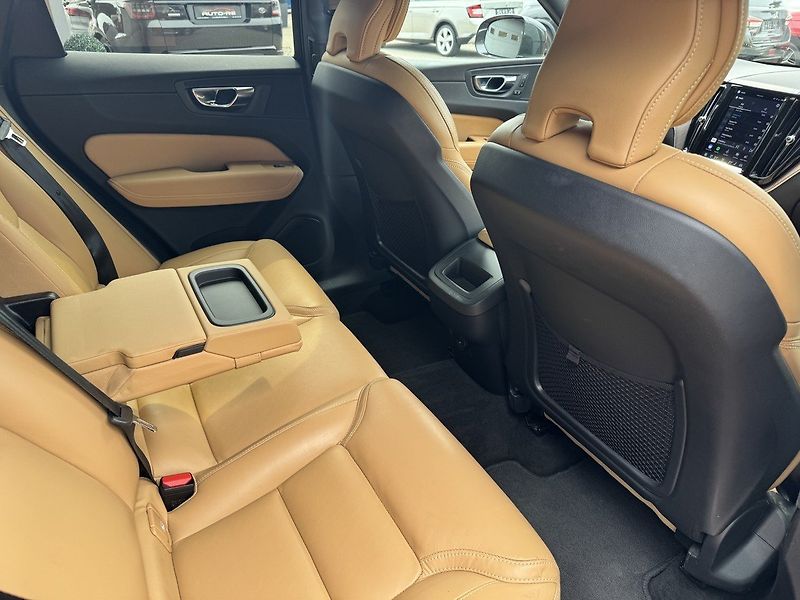 Volvo XC60 (2021) 2.0D B4 AWD Inscription - fotka 22 z 47