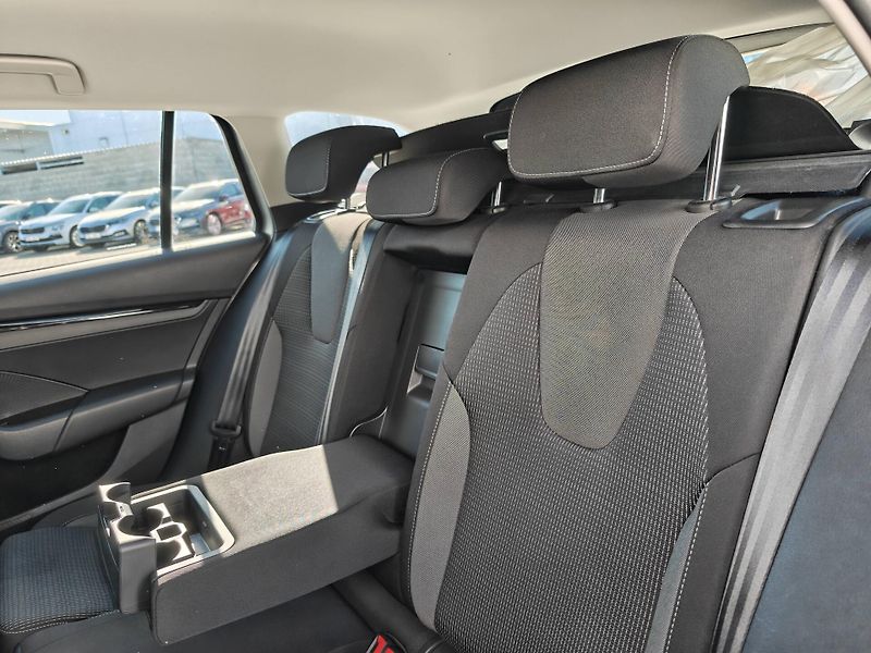 Škoda Octavia Ambition 6MP 2,0TDI - fotka 8 z 22