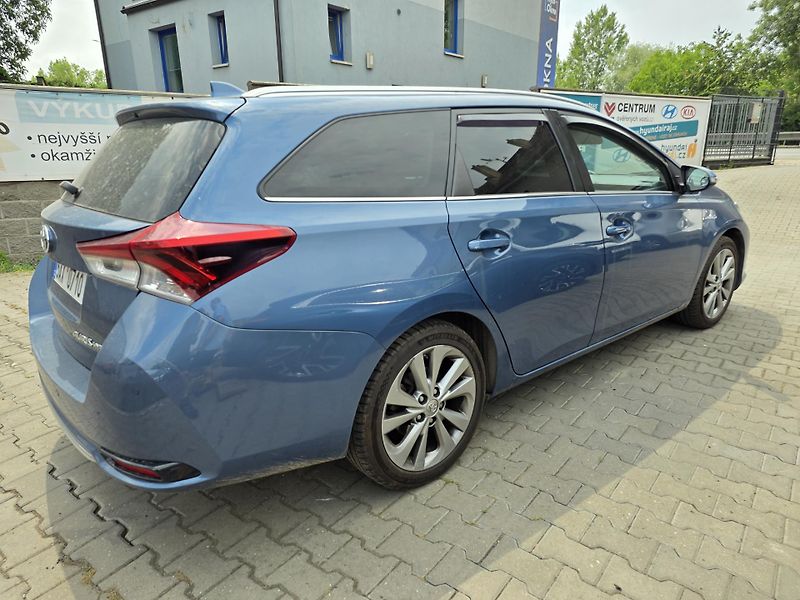 Toyota Auris 1.8-HYBRID-1. MAJ.-AUTOMAT - fotka 6 z 13