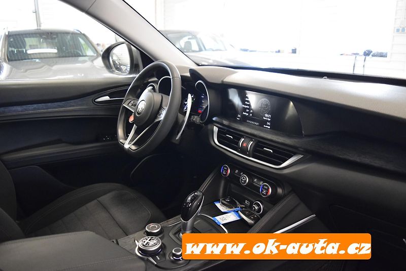 Alfa Romeo Stelvio 2.2 JTD Q4 SPORT 150 kW - DPH - fotka 32 z 60