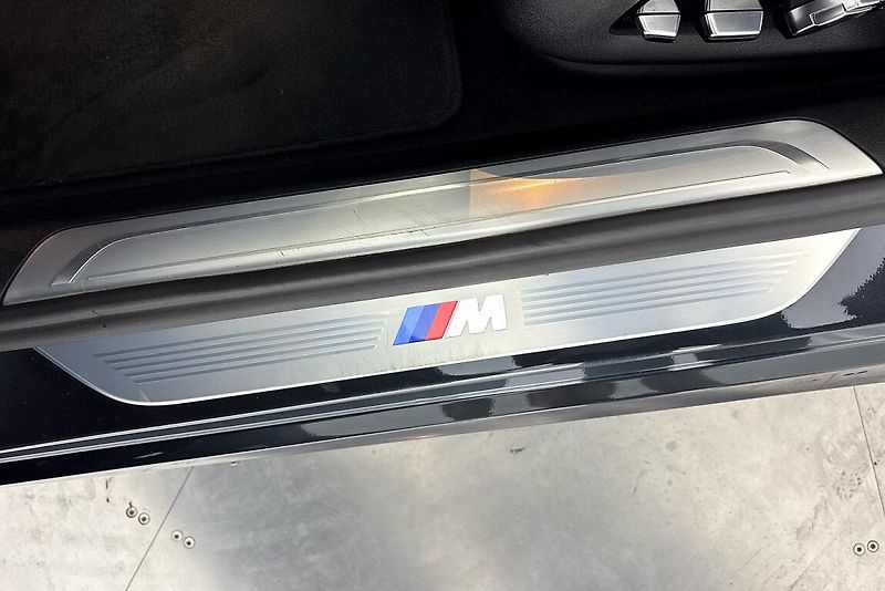 BMW Řada 7 750d xDrive - fotka 18 z 29