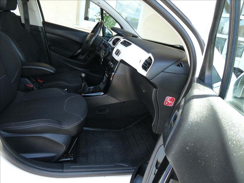 Citroën C3 1,2 i 60kW klima,závěs,2x kola - fotka 23 z 41