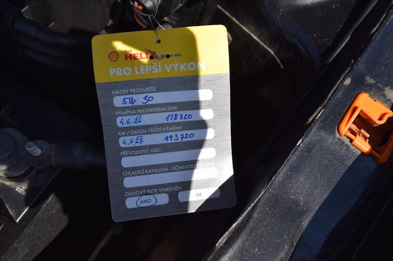 Škoda Fabia 1,6 TDI TAŽNÉ PO SERVISE ALU - fotka 46 z 46
