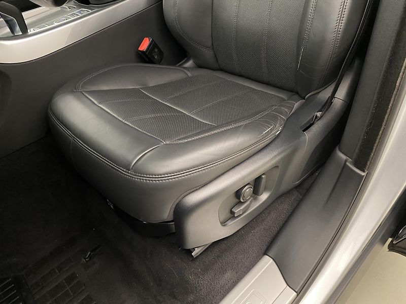 Land Rover Range Rover Sport 4.4 SDV8 HSE AWD AUT CZ - fotka 24 z 52